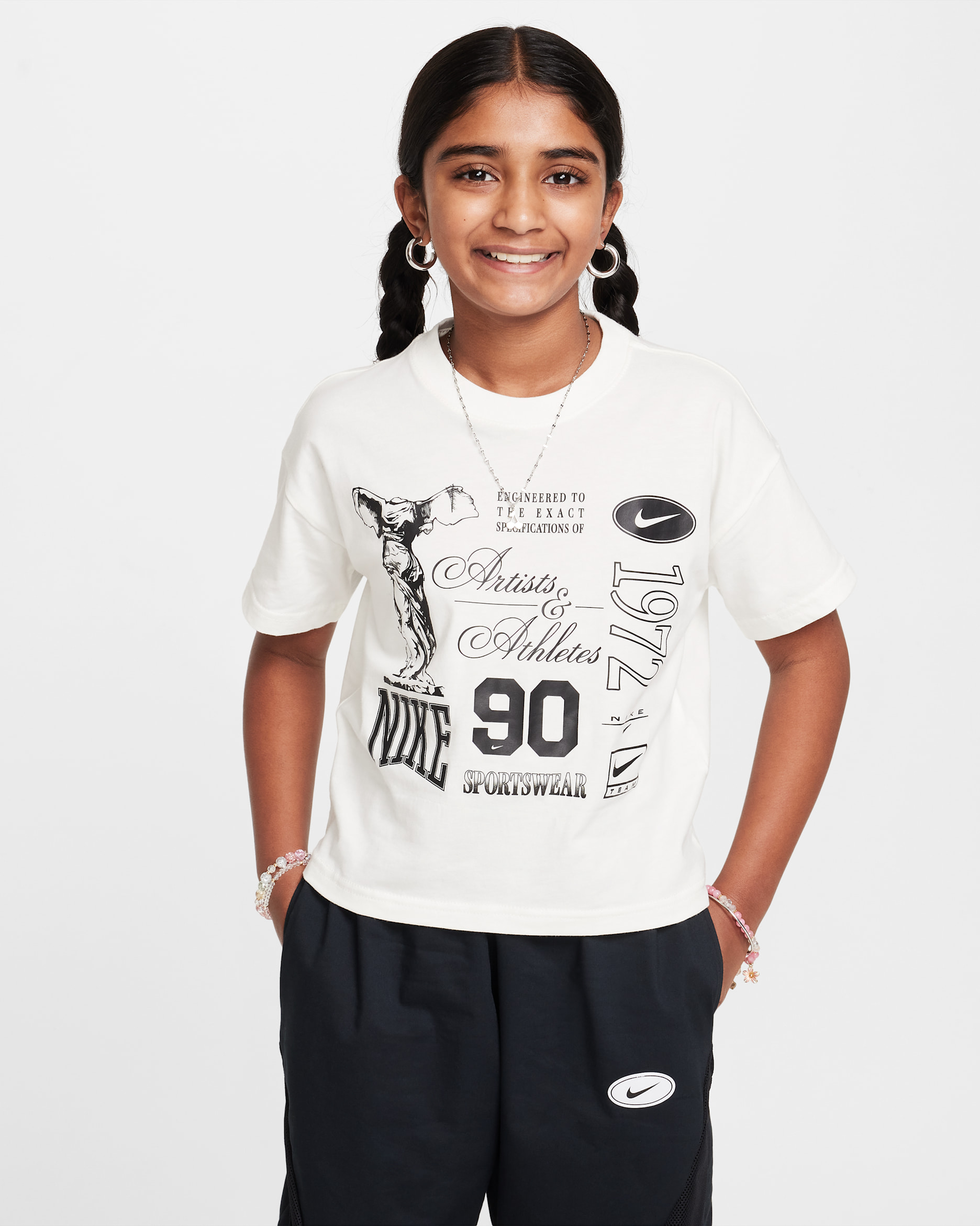 Nike Sportswear Big Kids' (Girls') T-Shirt. Nike JP